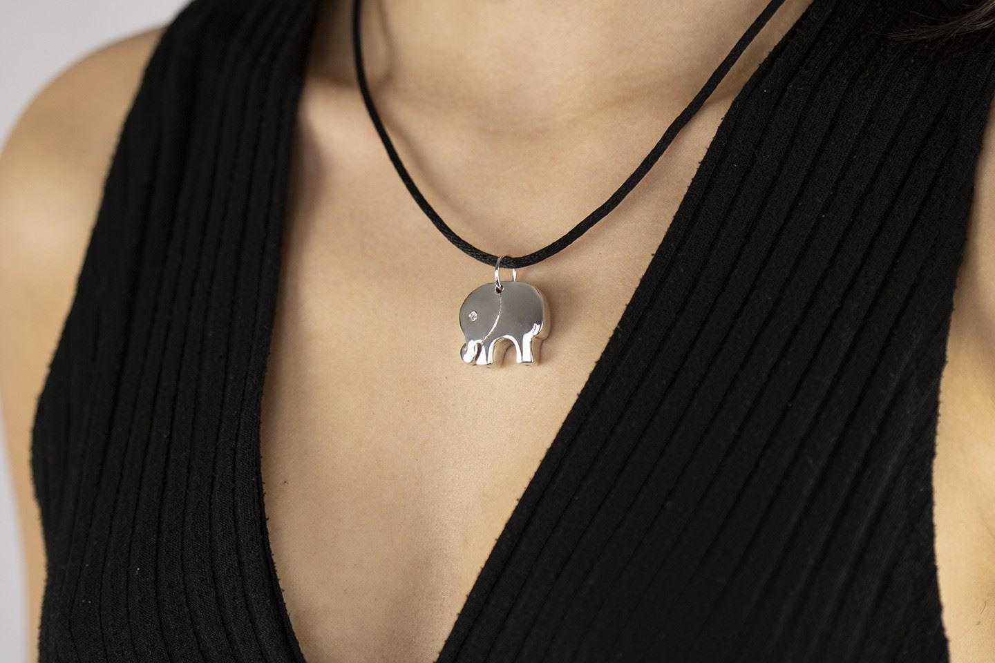 Collana con pendente in argento elefante grande