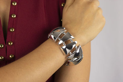 Stretch silver bracelet with shiny triangles