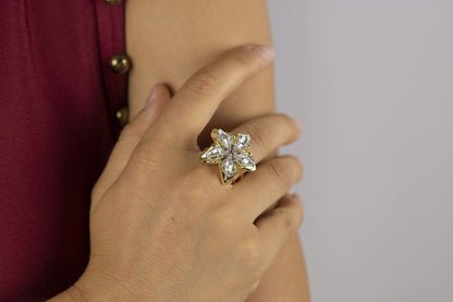 Anello fiore in oro giallo e bianco 18 k grande