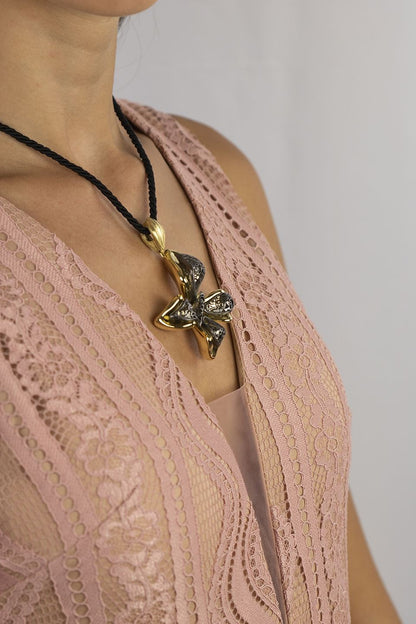 Collana farfalla in oro giallo e oro brunito 18k grande