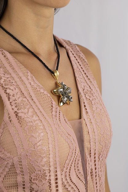Collana fiore in oro giallo e oro  brunito 18k grande