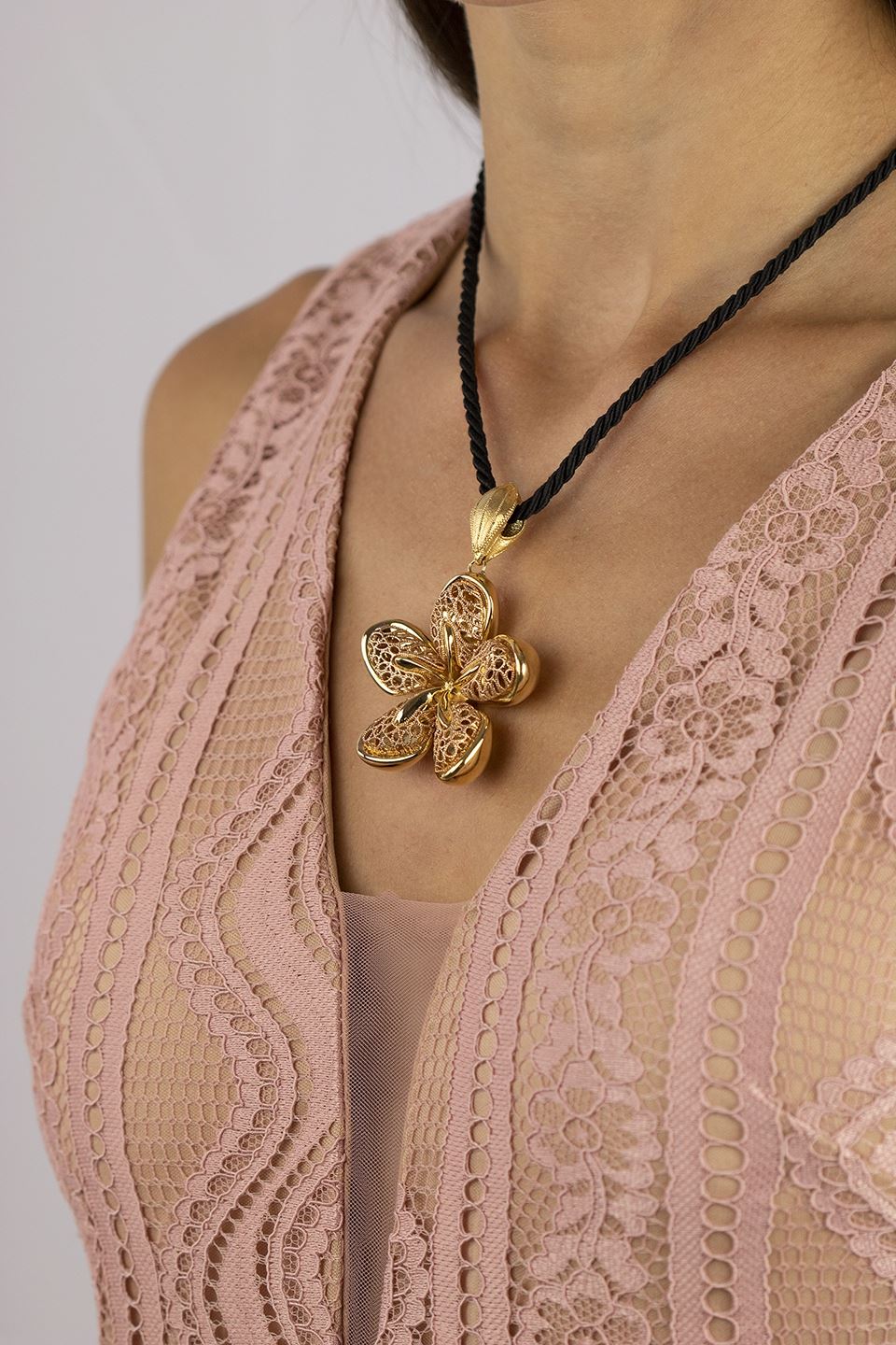 Collana fiore in oro giallo e oro rosa 18k grande