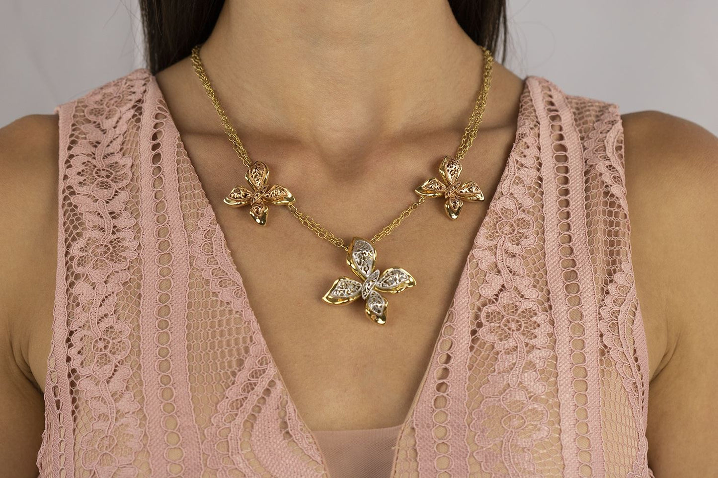 Collana farfalle in oro giallo rosa e bianco con catena in oro 18k