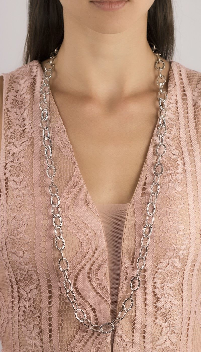 Collana a catena in argento martellata lunga con maglie ovali