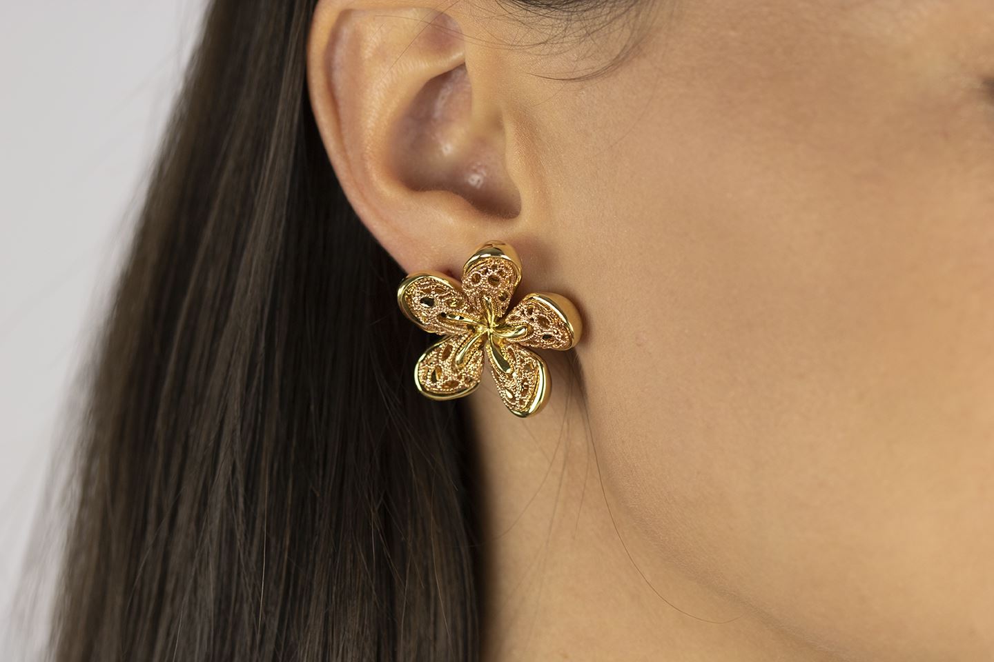 Orecchini fiore in oro giallo e rosa 18k con chiusura a clip