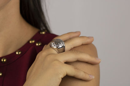 Anello in argento onde diamantato intrecciato