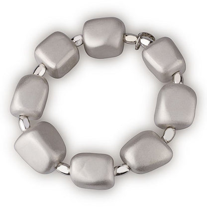 Stretch silver bracelet with matt nuggets