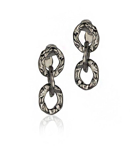 Orecchini a catena martellata in argento rutenio con maglia ovale piccola