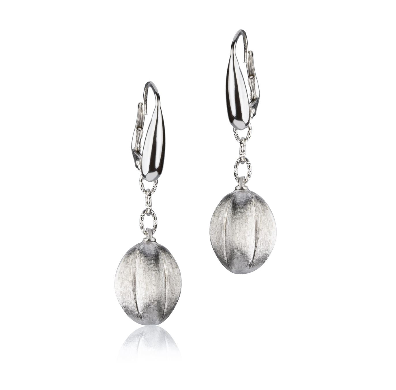 Silver chain earrings with engraved pendant