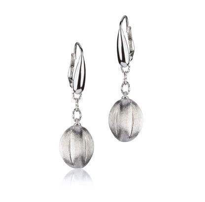 Silver chain earrings with engraved pendant