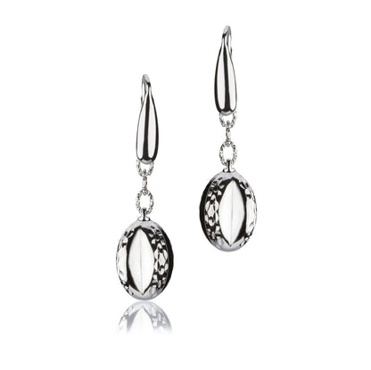 Orecchini in argento a catena con pendente inciso