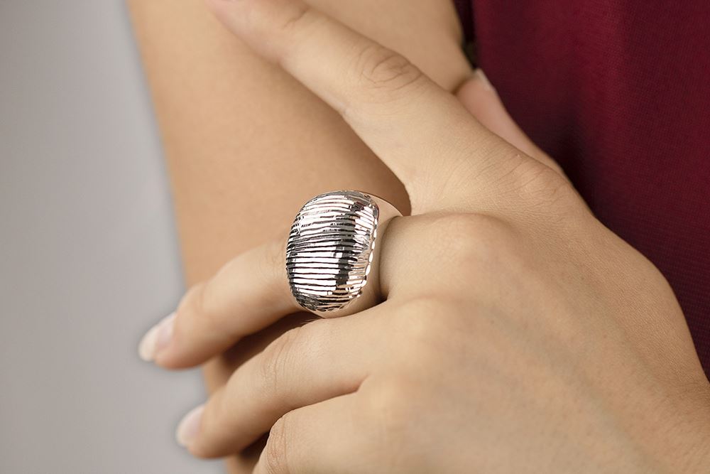 Anello in argento onde rigato