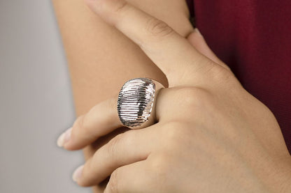 Anello in argento onde rigato
