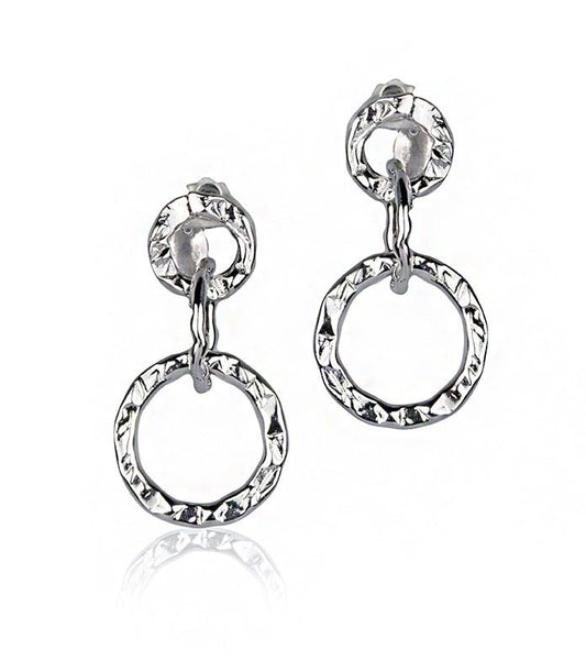 Orecchini a catena martellata in argento con maglia rotonda grande