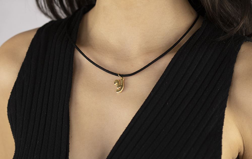 Anhänger aus 18-karätigem Gelbgold mit dem Anfangsbuchstaben Y und Spitze