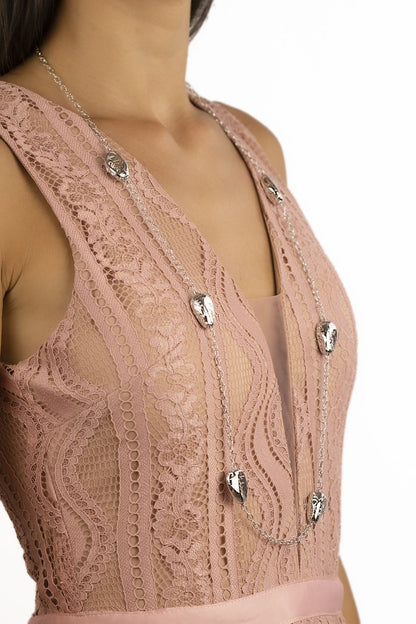 Collana in argento lunga con elementi incisi
