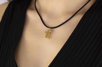 Pendente animals cavalluccio marino in oro giallo 18kt con laccio