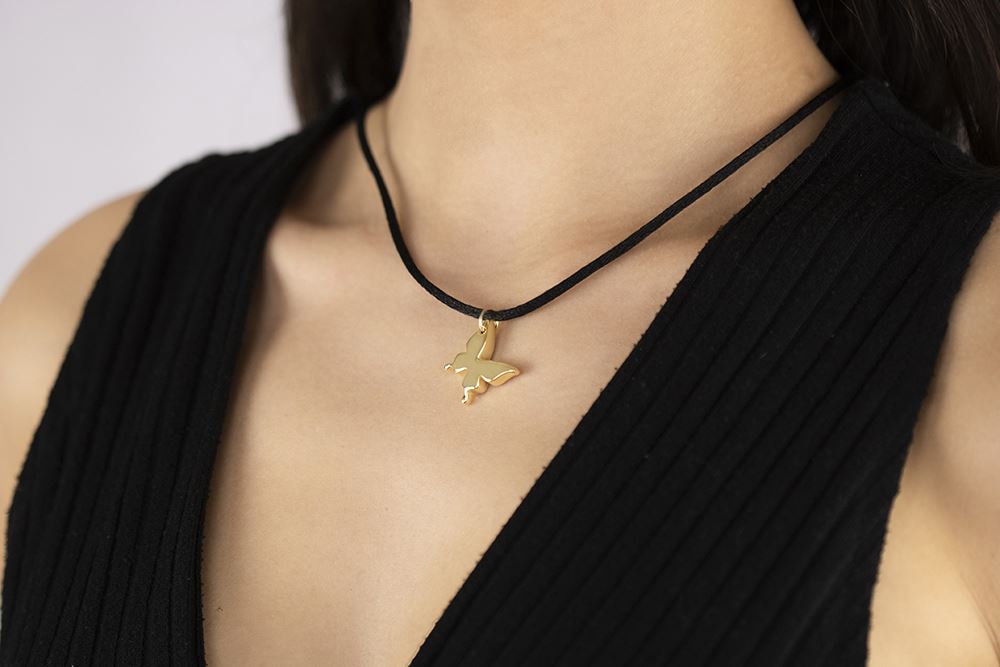 18kt yellow gold butterfly animal pendant with lace