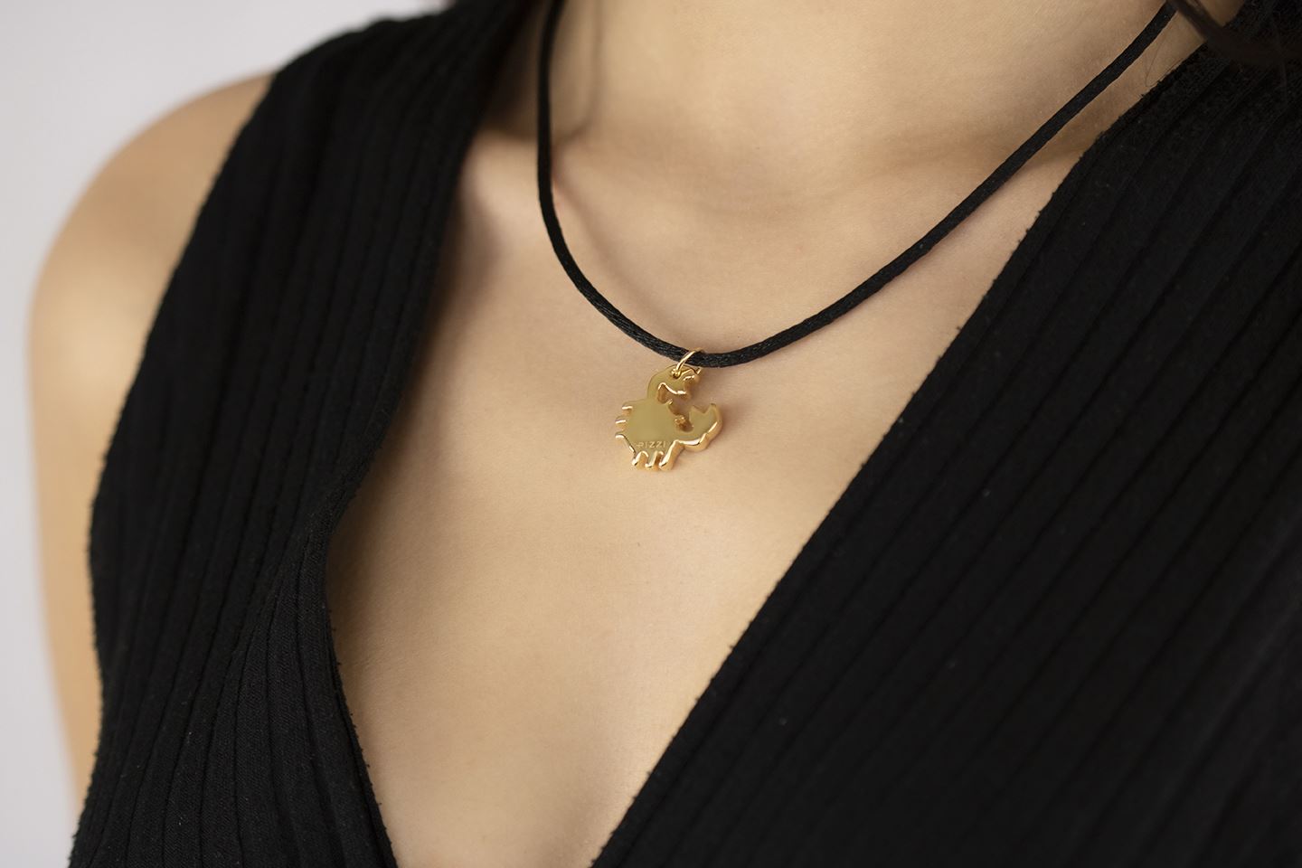 Pendente animals granchio in oro giallo 18kt con laccio