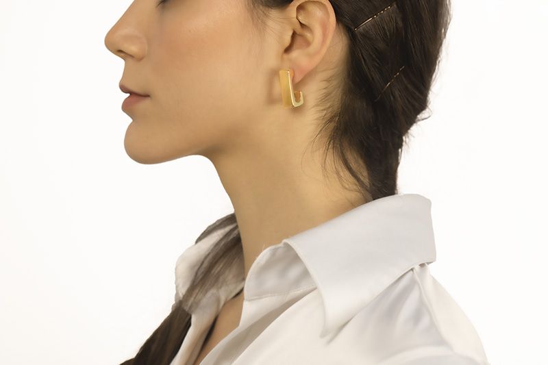 Orecchini in oro giallo 18k rettangolari lunghezza 25mm