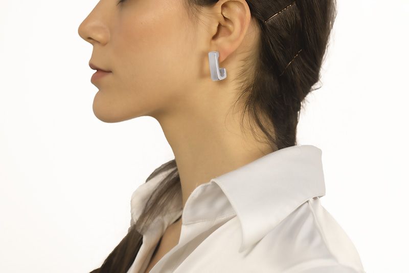 Orecchini in oro bianco 18k rettangolari lunghezza 25mm