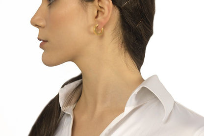 Orecchini in oro giallo 18k a cerchio da 20 mm sezione quadrata