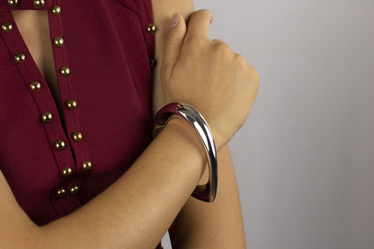 Rigid oval silver bracelet