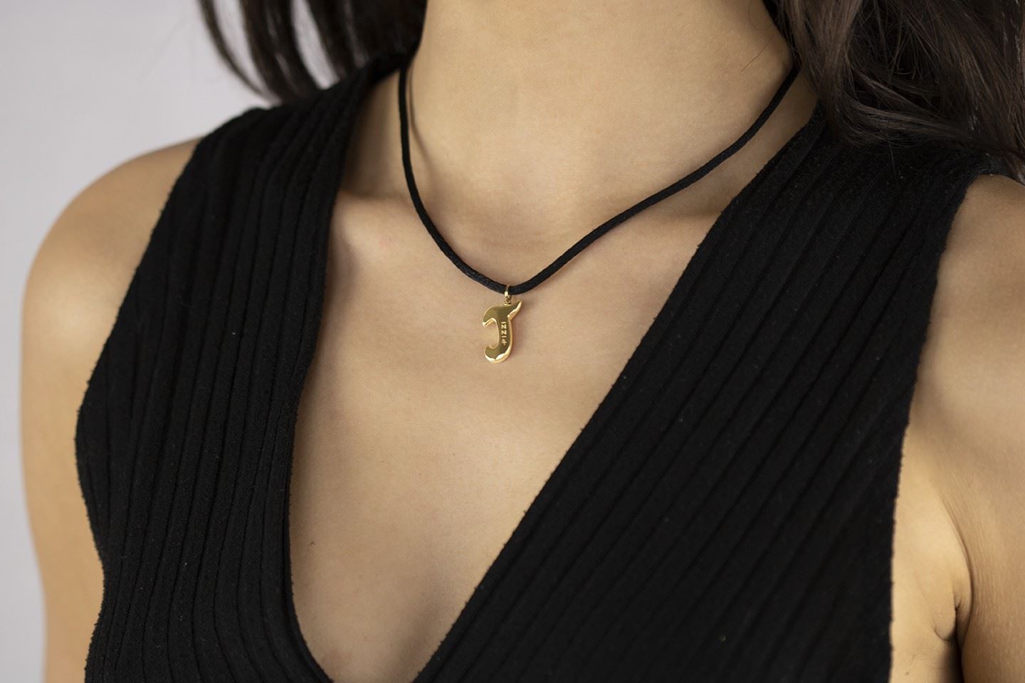 18kt yellow gold initial letter j pendant with lace