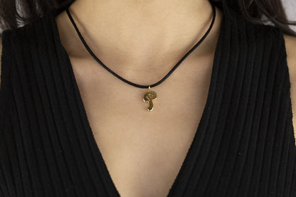 Pendente con laccio iniziale lettera p in oro giallo 18kt