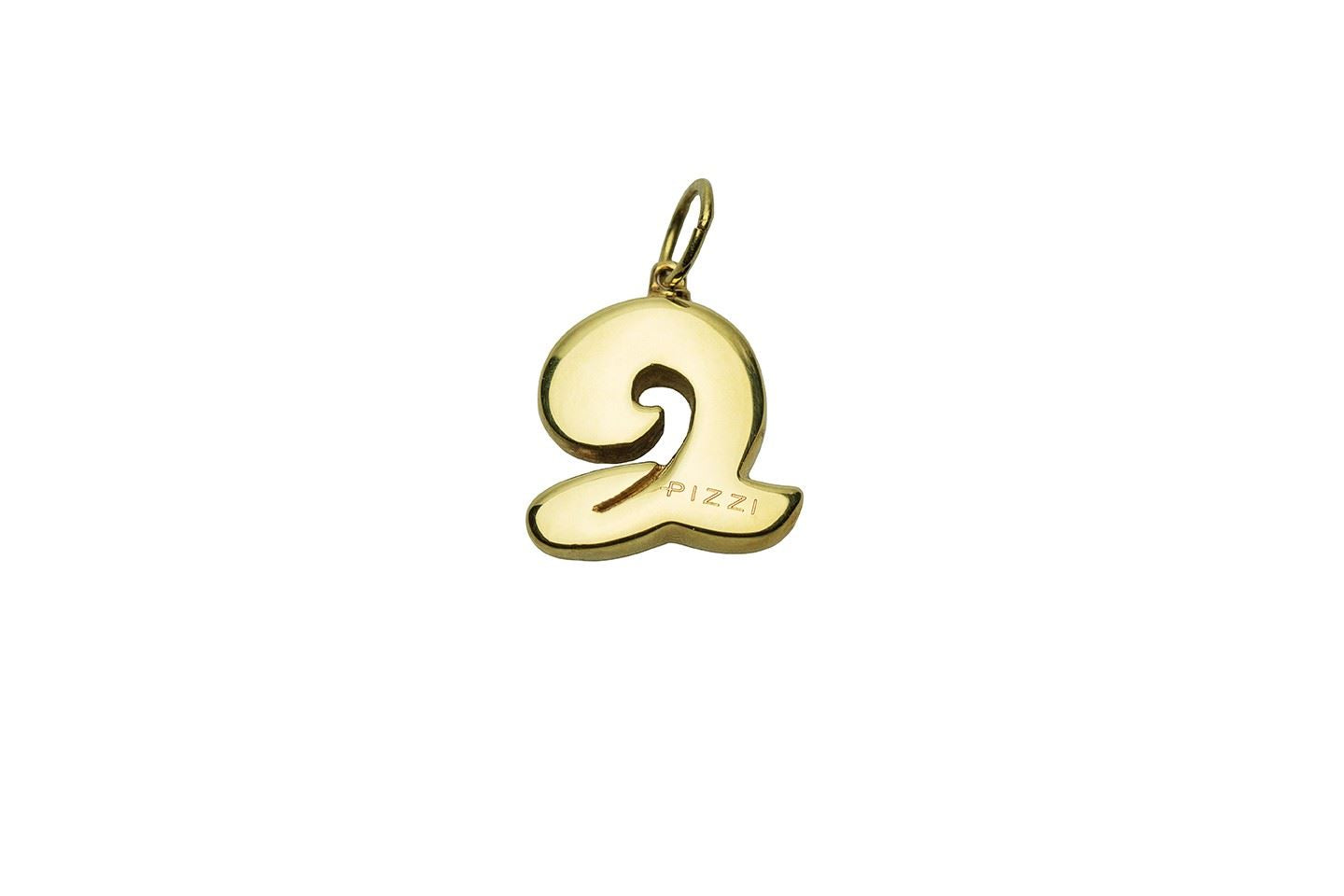 18kt yellow gold initial letter Q pendant with lace