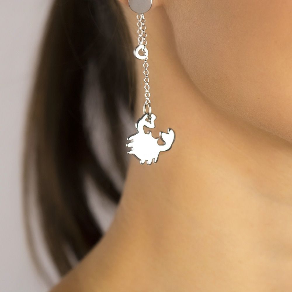 Silberne Kettenohrringe mit Krabbenanhänger