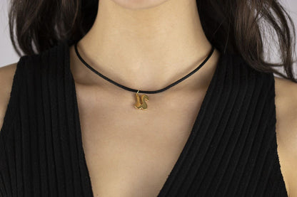 Pendente con laccio iniziale lettera u in oro giallo 18kt