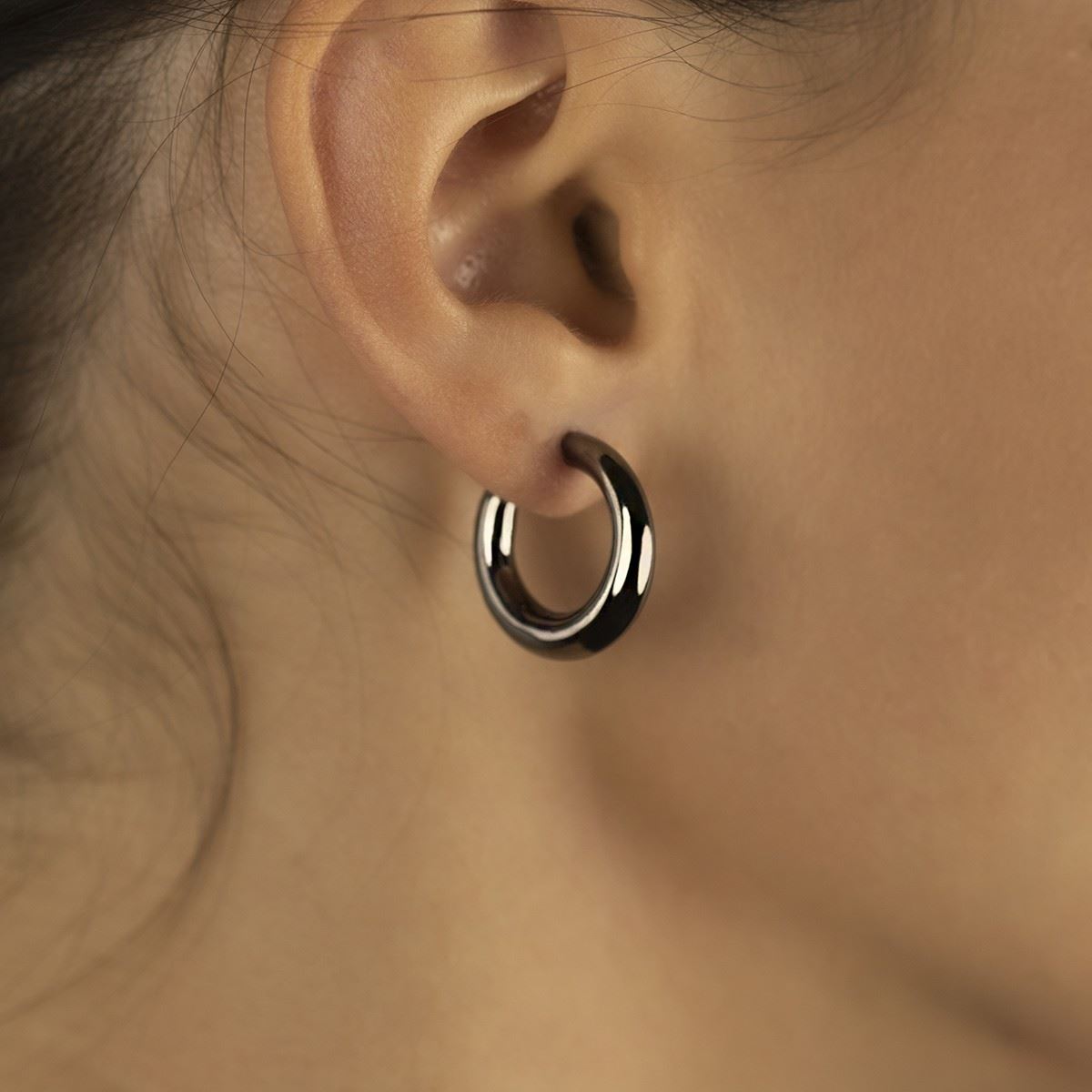 Orecchini a cerchio in argento rutenio sezione rotonda diametro 20mm