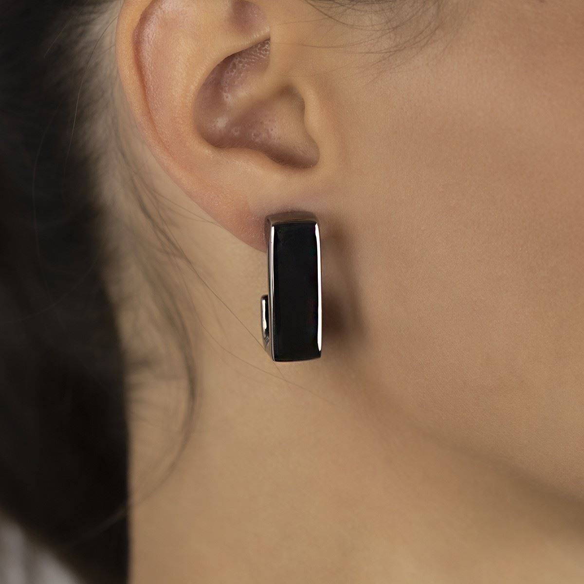 Rectangular earrings in ruthenium silver, length 25mm