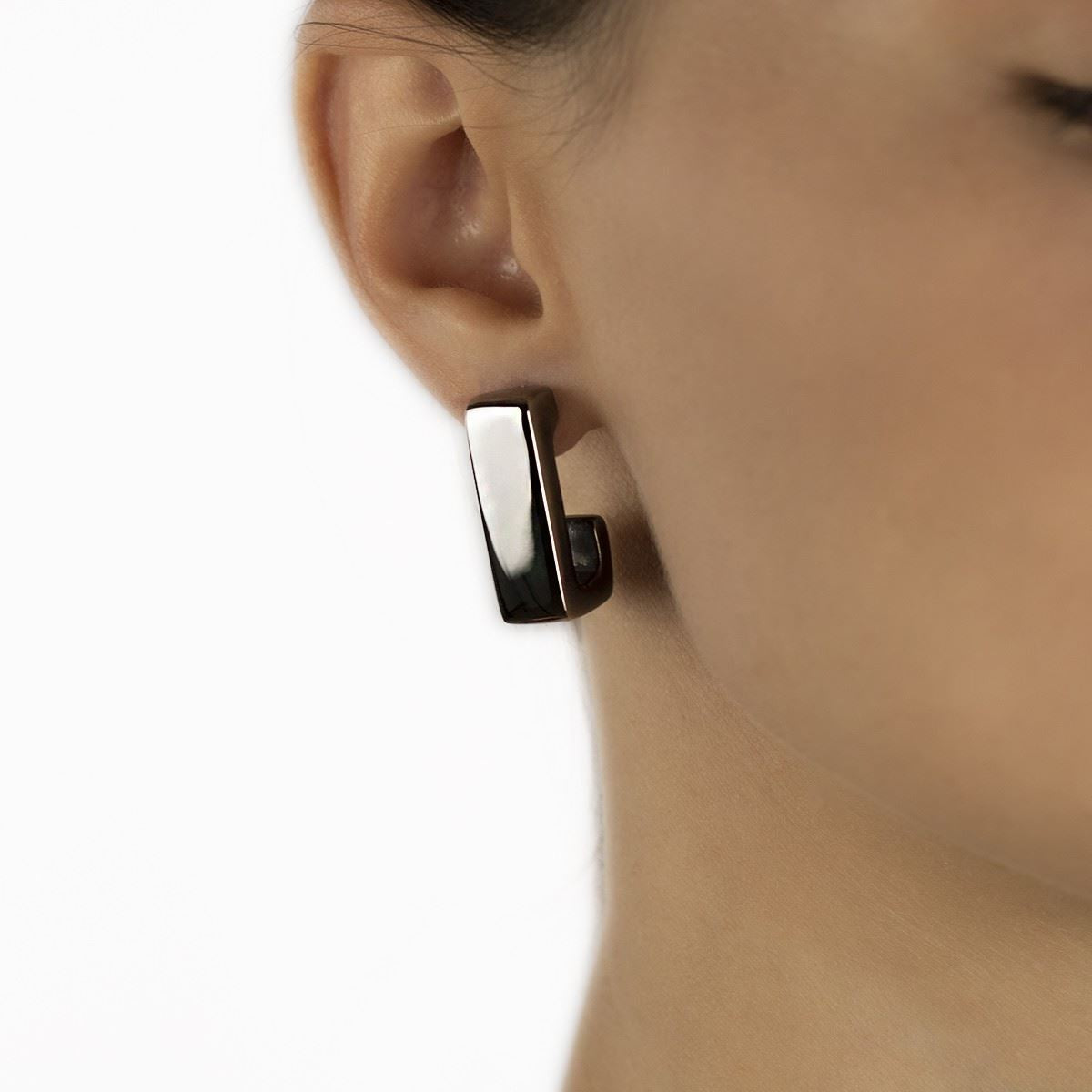 Rectangular earrings in ruthenium silver, length 25mm