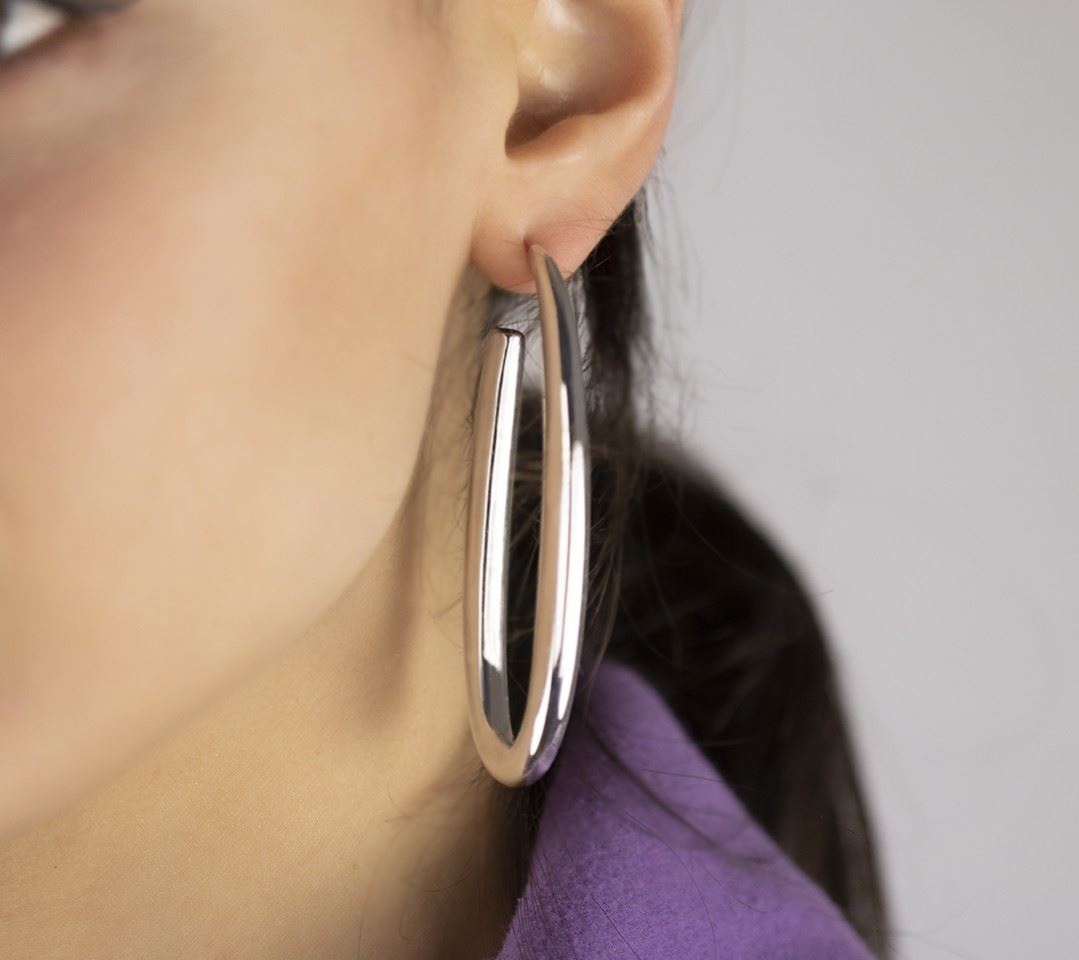 Oval silver earrings, round section, length 70mm