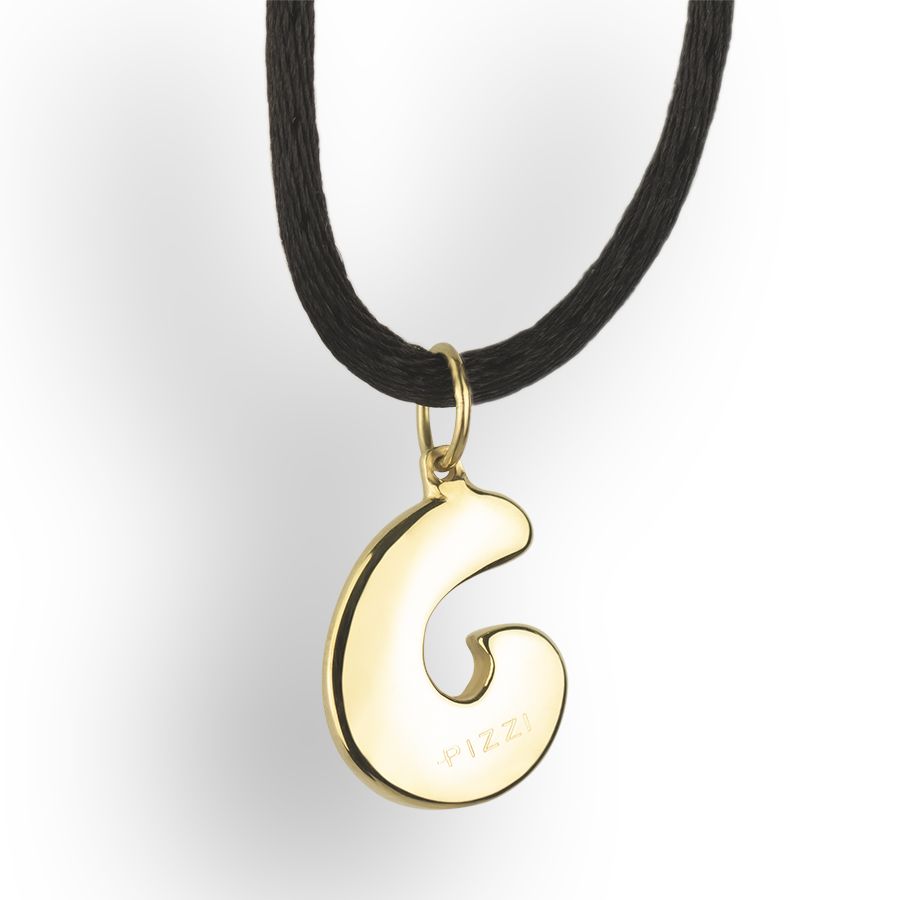 18kt yellow gold initial letter C pendant with lace