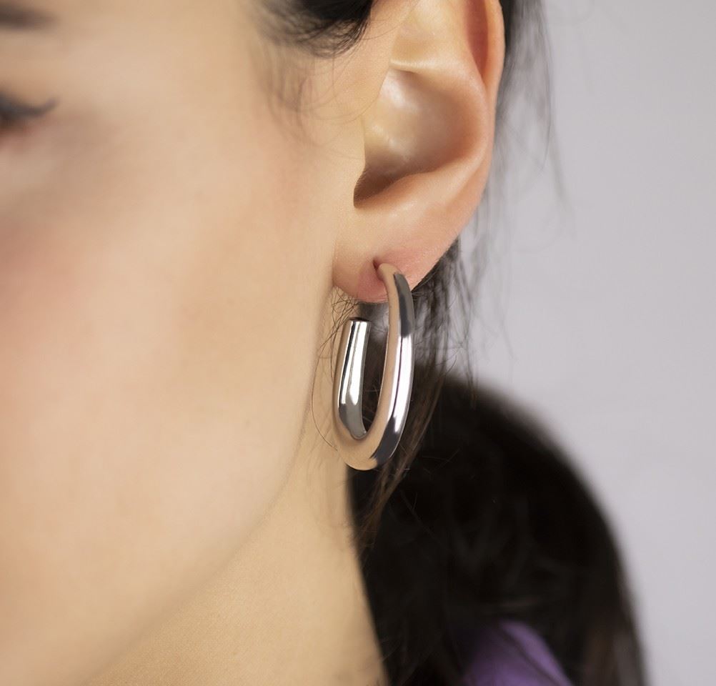 Orecchini ovali in argento sezione rotonda lunghezza 30mm