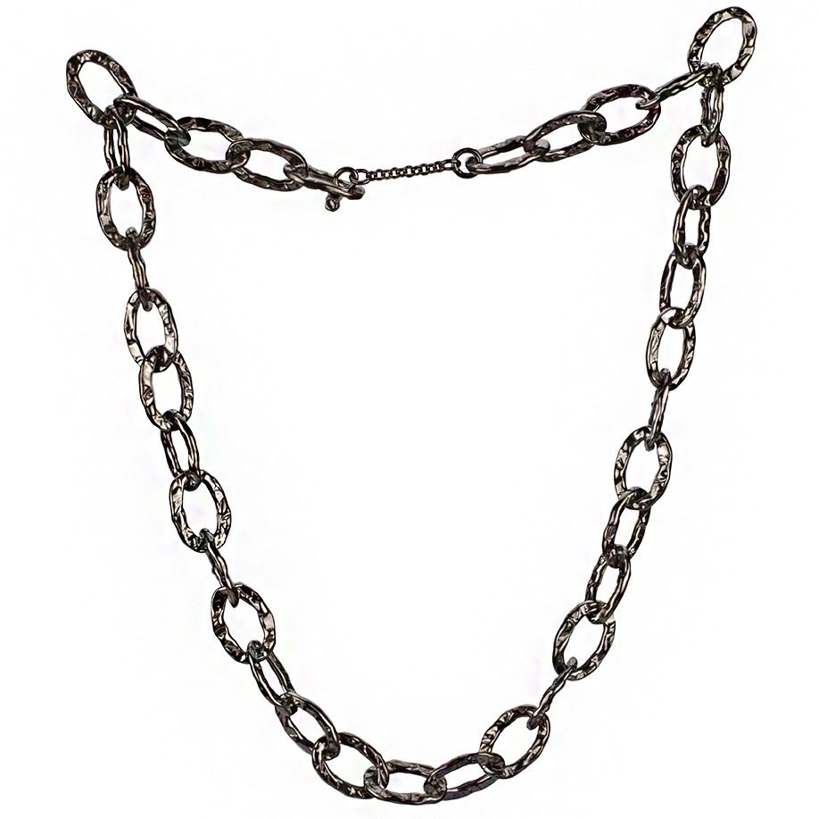 Collana corta a catena martellata in argento rutenio con maglie ovali