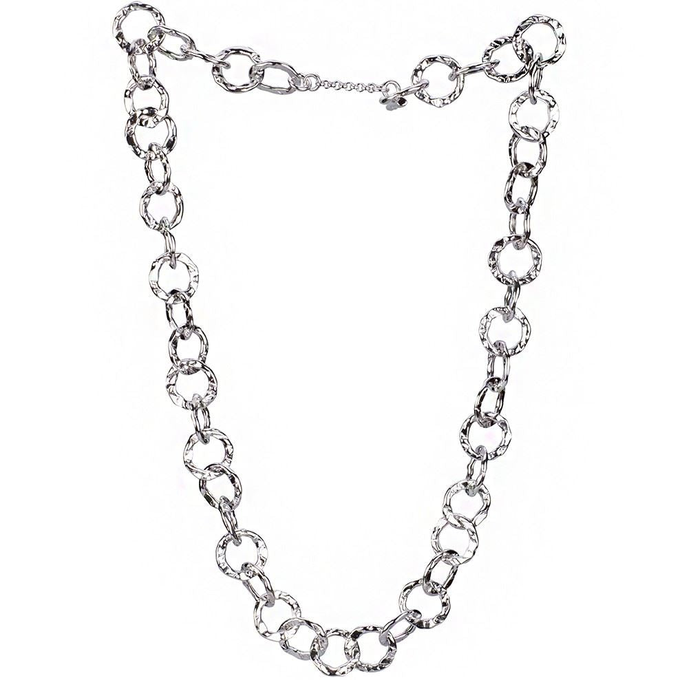 Collana corta a catena martellata in argento con maglie rotonde