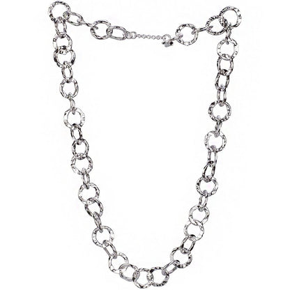Collana corta a catena martellata in argento con maglie rotonde