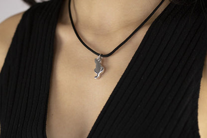 Collana con pendente in argento gatto